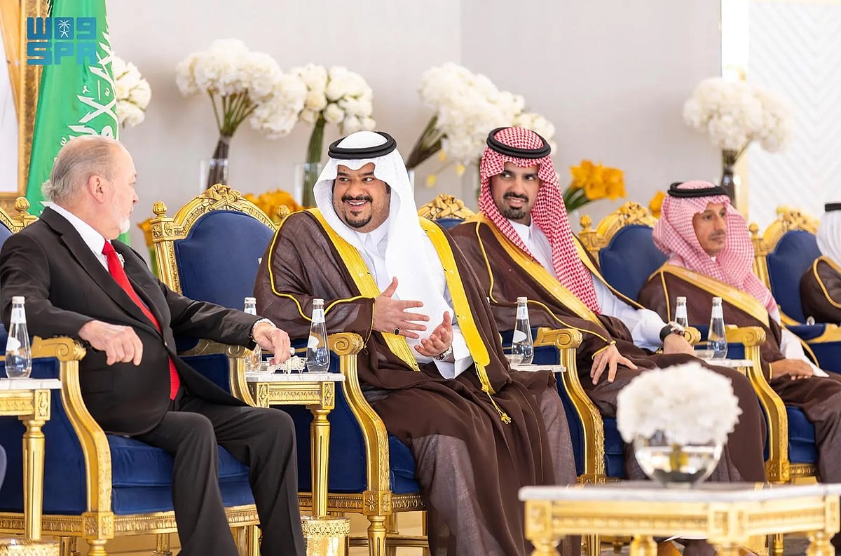 ملك ماليزيا يصل إلى الرياض وفي مقدمة مستقبليه نائب أمير المنطقة 1