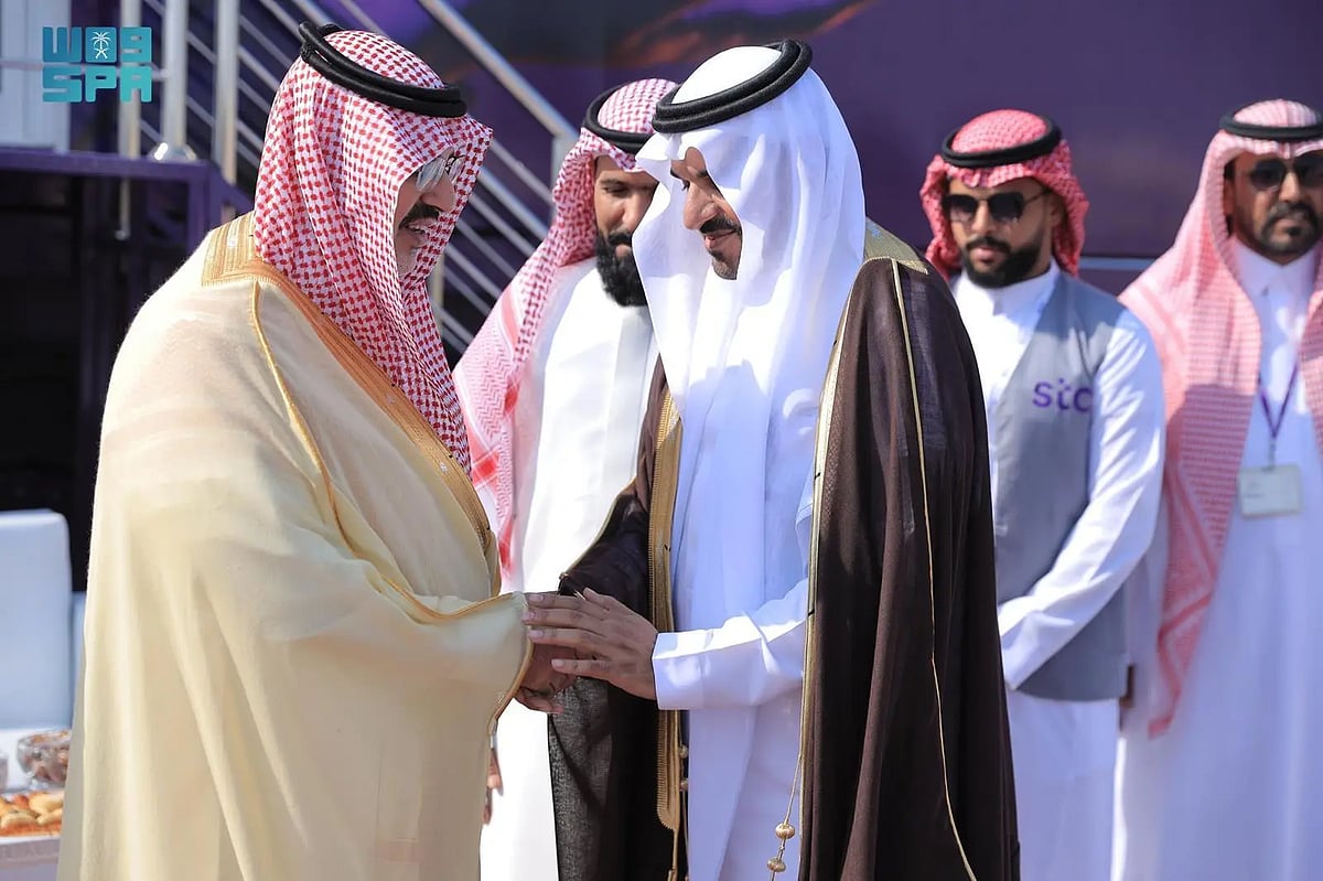 تدشين الحافلة الذكية المتنقلة لشركة stc للتوعية التثقيفية للخدمات الحكومية بمحافظة الوجه 2