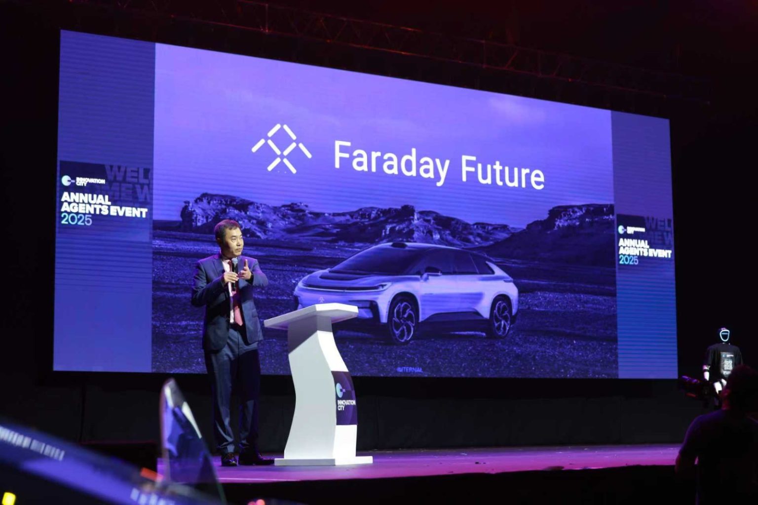 فاراداي فيوتشر وفاراداي إكس تشاركان في قمة رأس الخيمة للاستثمار والأعمال لتعزيز استراتيجية التنقّل الذكي (EAI) في الشرق الأوسط WhatsApp Image 2025 11 27 at 6.16.19 PM3