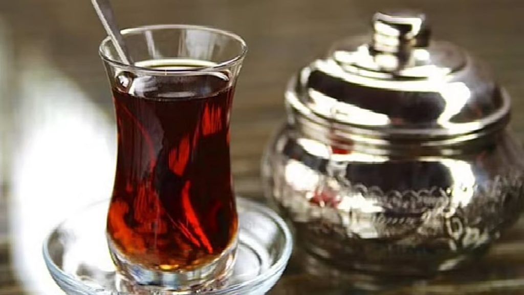 أستاذ فسيولوجيا الجهد البدني: شرب الشاي يقلل خطر الإصابة بالخرف بنسبة 29% ajel2F2025 11 012Fkkjrz0rw2FD8B4D8A7D98A D8B4D8A7D98A.avif