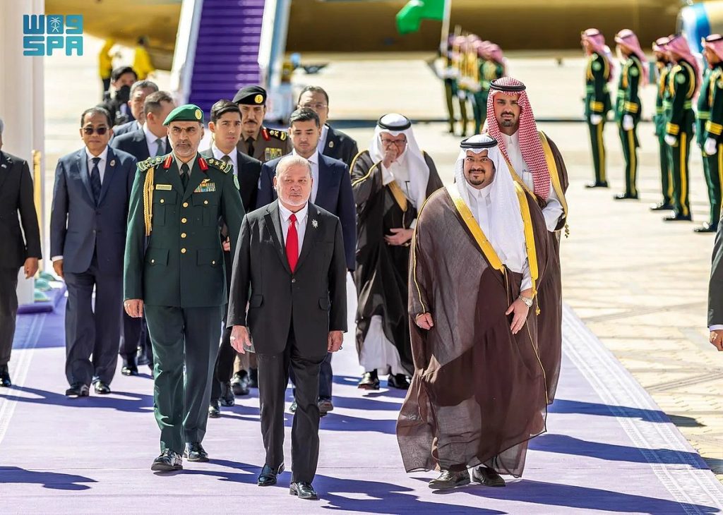 ملك ماليزيا يصل إلى الرياض وفي مقدمة مستقبليه نائب أمير المنطقة ajel2F2025 11 032Fmb80t1uk2FrhJwKfp56En2iJ8XAAkcjfGJ2zBXuRp9vWJdGIXQ.webp