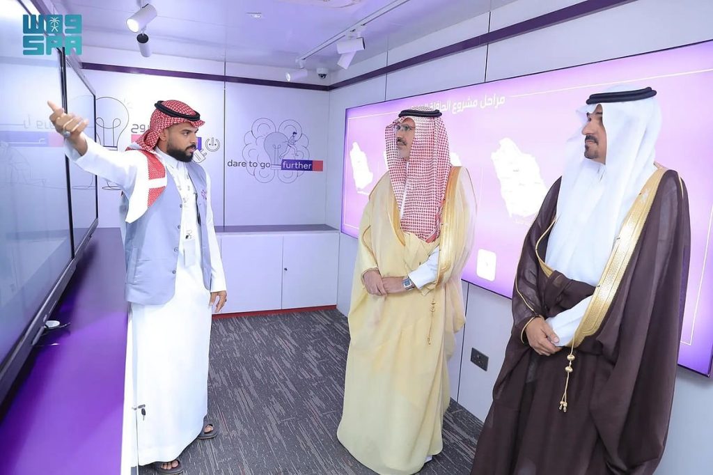 تدشين الحافلة الذكية المتنقلة لشركة stc للتوعية التثقيفية للخدمات الحكومية بمحافظة الوجه ajel2F2025 11 042F2ansx1m42F5WOTkKYf5tNe1sBxQfhHV0yFgK2i9gVziiMFLZSZ.webp