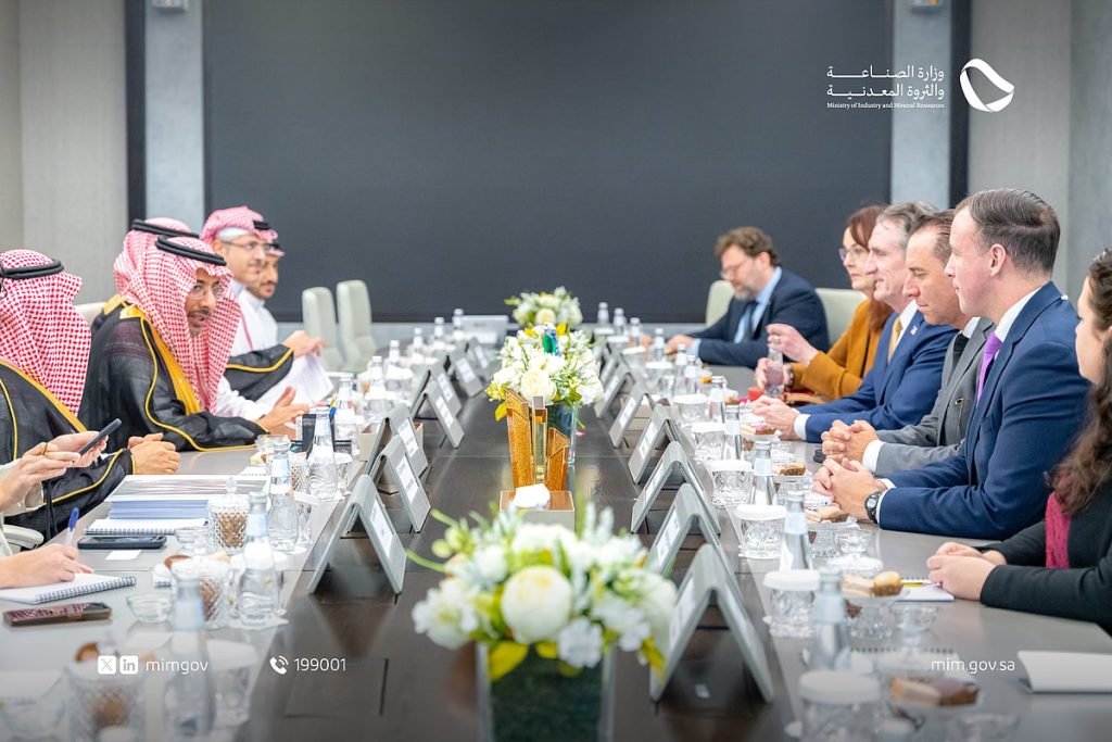 «الخريف» يبحث تعزيز التعاون بين المملكة والولايات المتحدة في مجال المعادن الحرجة ajel2F2025 11 042F4vv7d9y52FG47x9pdX0AANlyY