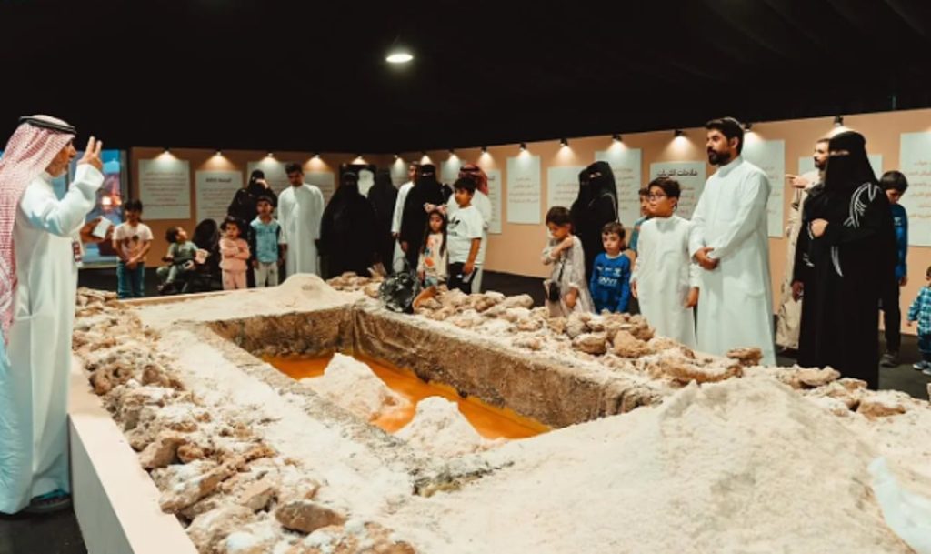 المنتجات التراثية والتقليدية تستقطب زوار مهرجان قريات الملح ajel2F2025 11 052Fxcri6bsm2FCapture