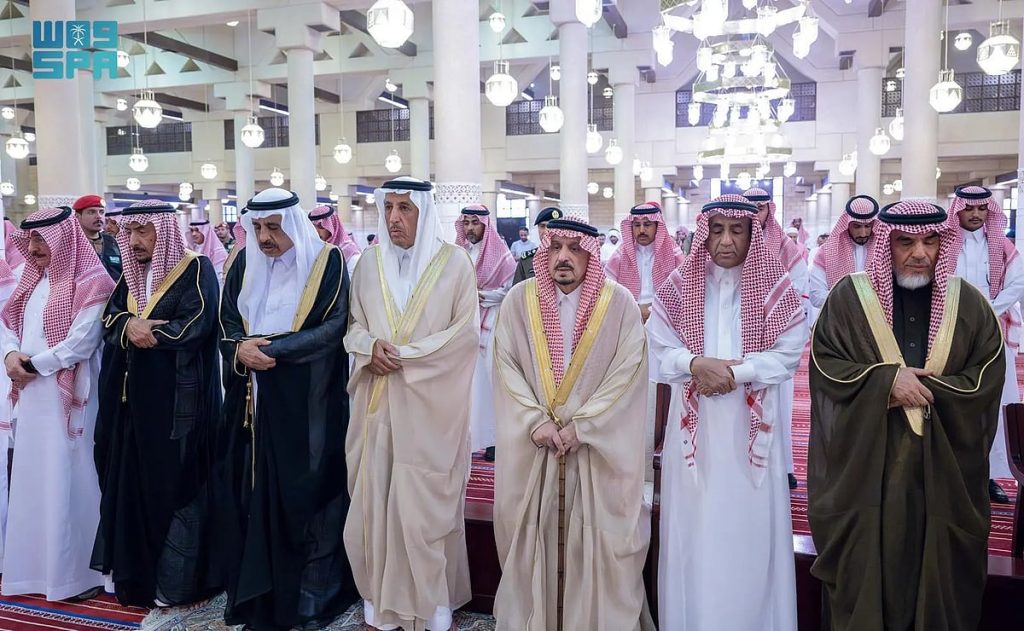 أمير الرياض يؤدي صلاة الميت على الأمير فهد بن سعود بن محمد بن مقرن المشاري آل سعود ajel2F2025 11 062Fqin01l8c2FOocy3kUjFdxd2IzuXbdcDqkyjkY4NsP6xNZ8XkZ8.webp