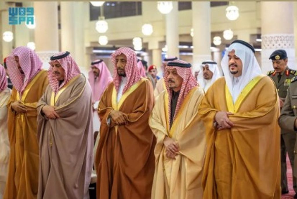 أمير الرياض ونائبه يؤديان صلاة الاستسقاء في جامع الإمام تركي بن عبدالله ajel2F2025 11 132F0q3e88np2FD8A3D985D98AD8B1 D8A7D984D8B1D98AD8A7D8B6