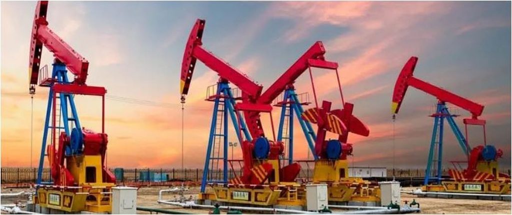 انخفاض أسعار النفط.. وخام برنت يسجل 62 دولارا للبرميل ajel2F2025 11 132Frqhkh8w22FD8A7D984D986D981D8B7 3