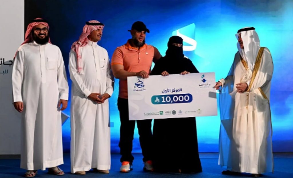 تكريم الباعة الجائلين في الدمام الفائزين بجائزة التميّز لمشروع "بسطة" ajel2F2025 11 152Fe38t3zp62FCapture