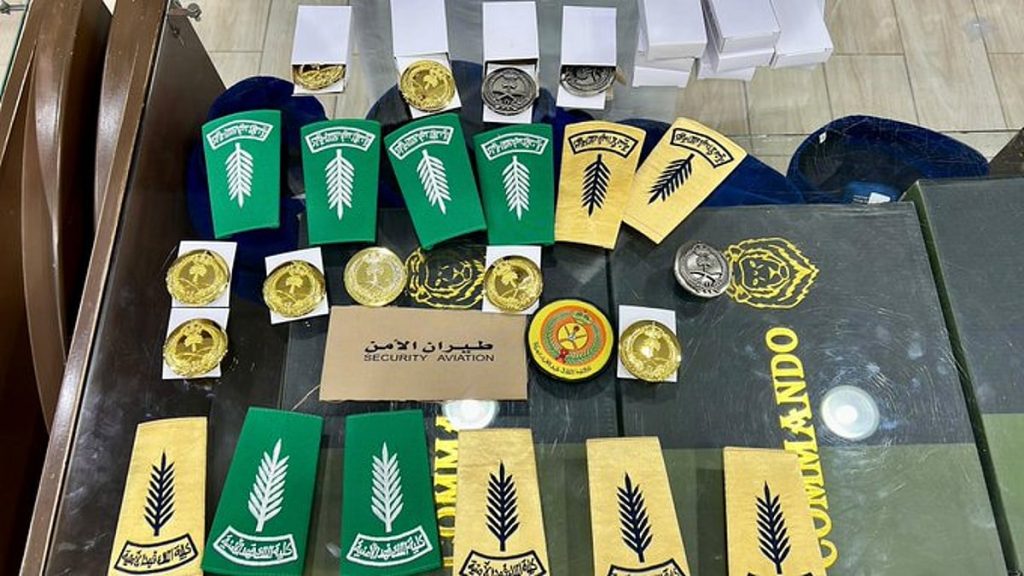 غلق 3 محال مخالفة لنظام بيع وخياطة الملابس العسكرية في الرياض ajel2F2025 11 152Fjx1txdjw2FG5zZB2kWQAENyKG