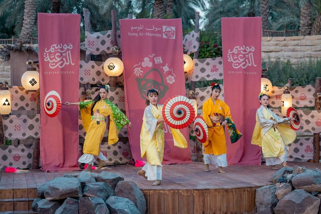 سوق الموسم ينطلق من منطقة الطوالع التاريخية بـ "النجناج" ajel2F2025 11 162Fmcu4d95i2F1