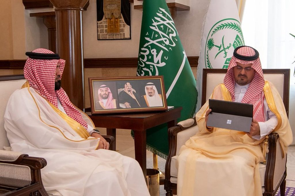 أمير مكة المكرمة يُدشّن مشروع الحافلة الرقمية الذكية المتنقلة لشركة الاتصالات السعودية (stc) ajel2F2025 11 162Funk24pvb2FG54K3tJXcAA97Wl