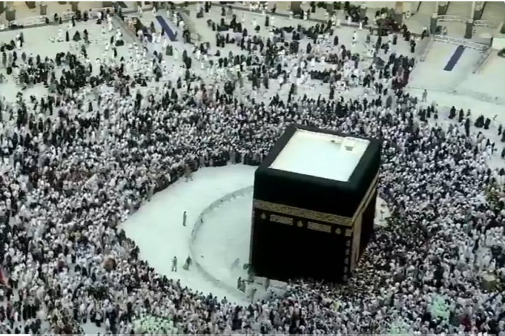 تعقيم مستمر في المسجد الحرام وسط تزايد أعداد الطائفين ajel2F2025 11 172Fh034gnkh2FScreenshot 2025 11 17 074425