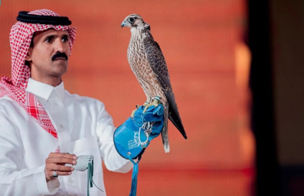 الطواريح يشيدون بجهود نادي الصقور السعودي في تطوير سوق الشواهين ajel2F2025 11 172Fkfk7ytxq2FCapture