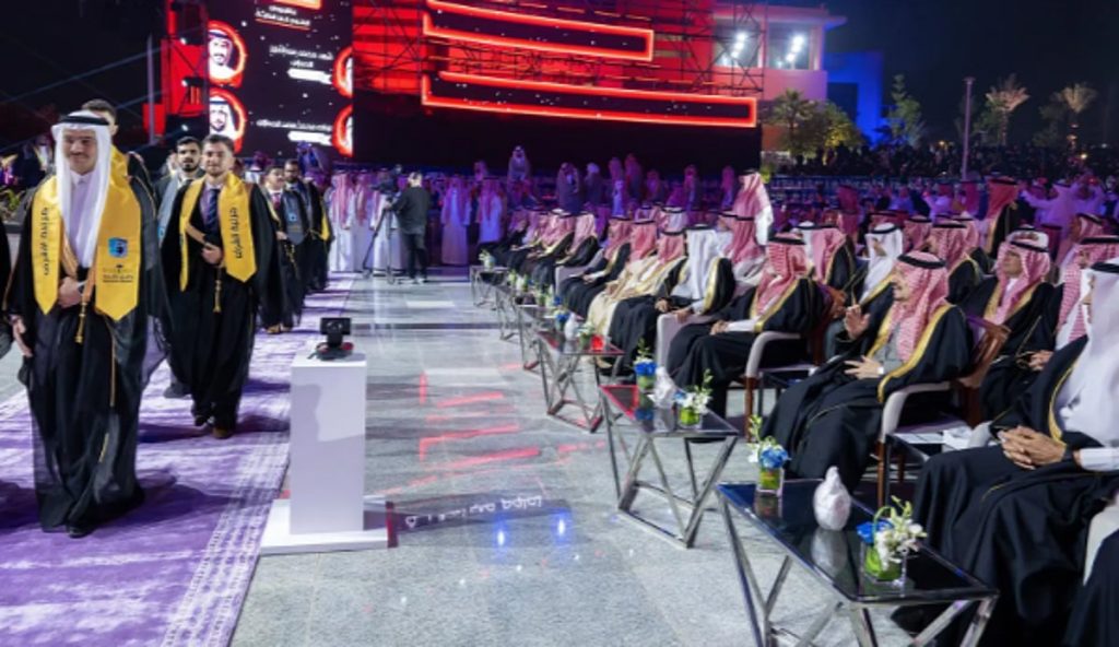 أمير الرياض يرعى حفل تخريج 616 طالبًا من جامعة الأمير سلطان ajel2F2025 11 252Fbb73u48l2FCapture