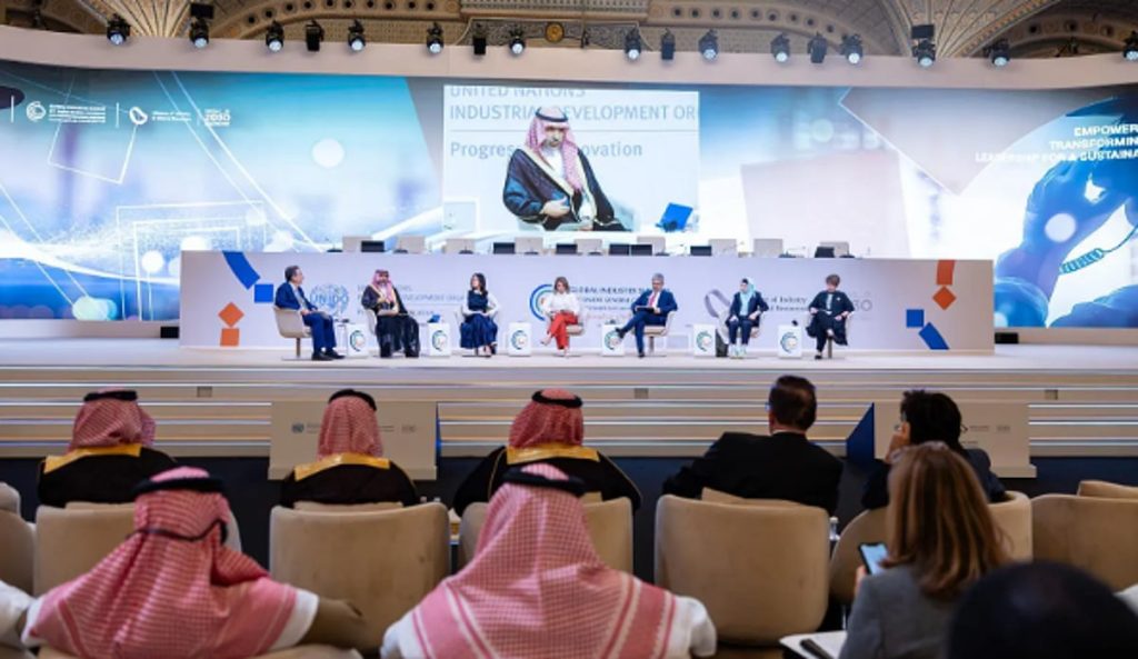 المملكة تستعرض استراتيجيتها لتمكين المرأة خلال القمة العالمية للصناعة بالرياض ajel2F2025 11 252Ffmfwmj132FCapture