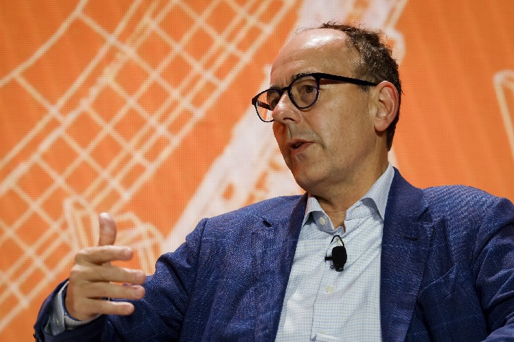 الرئيس التنفيذي لشركة Van Eck الذي يدير مليارات الدولارات يقول: “إذا حدث هذا، فسوف نبتعد عن البيتكوين”، ويذكر إحدى العملات البديلة d7977db37e1e0e8a7cc1ddc3e9bd4a04c5b85691