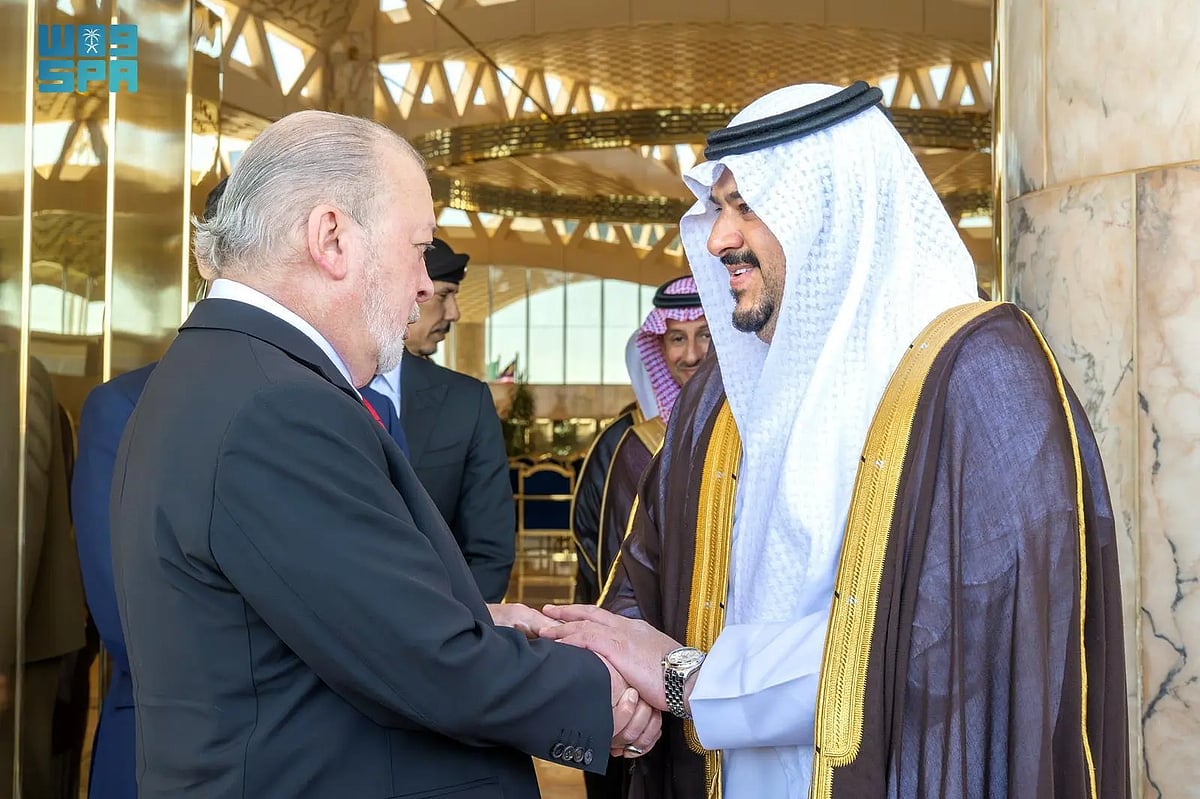 ملك ماليزيا يصل إلى الرياض وفي مقدمة مستقبليه نائب أمير المنطقة 2 eHJigWLaMZ05ij0XKyw3rM5KLOfm3JOOjcbYGKju.webp