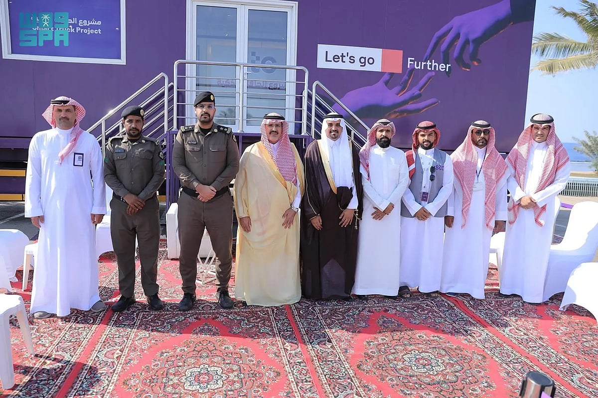 تدشين الحافلة الذكية المتنقلة لشركة stc للتوعية التثقيفية للخدمات الحكومية بمحافظة الوجه 1