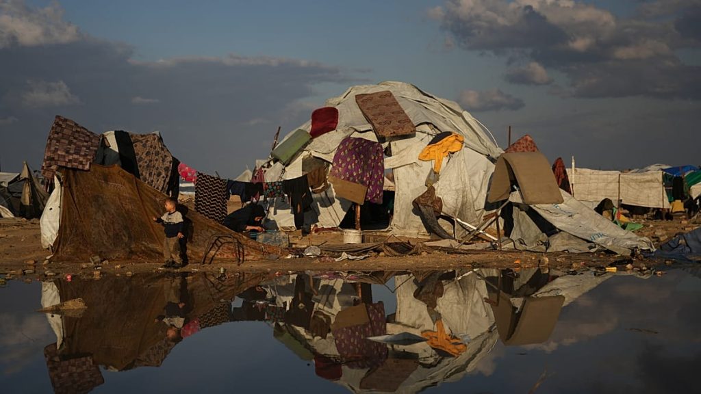 فيديو. نازحو غزة يعانون من المطر والبرد في خيام هشة 1200x675 cmsv2 2d68d8e1 ef95 56c0 a490 07ae3ded8f6c 9585124