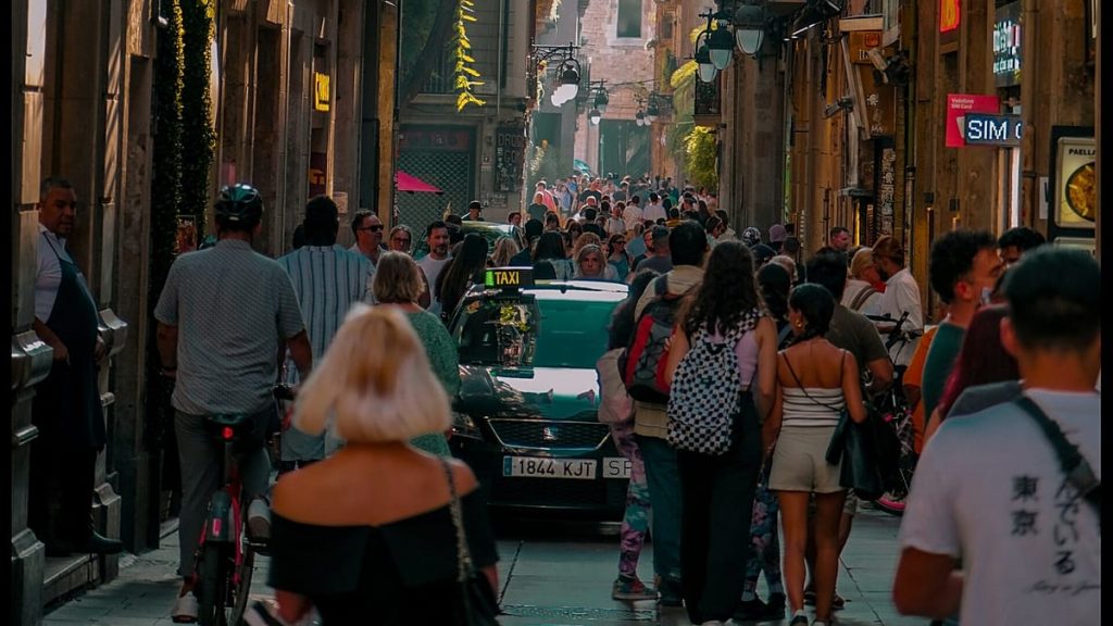 فرضت شركة Airbnb غرامة قدرها 65 مليون يورو مع تشديد إسبانيا لقواعد الإيجار 1200x675 cmsv2 2e9a342d d64b 543e bde3 99615127070f 9583536