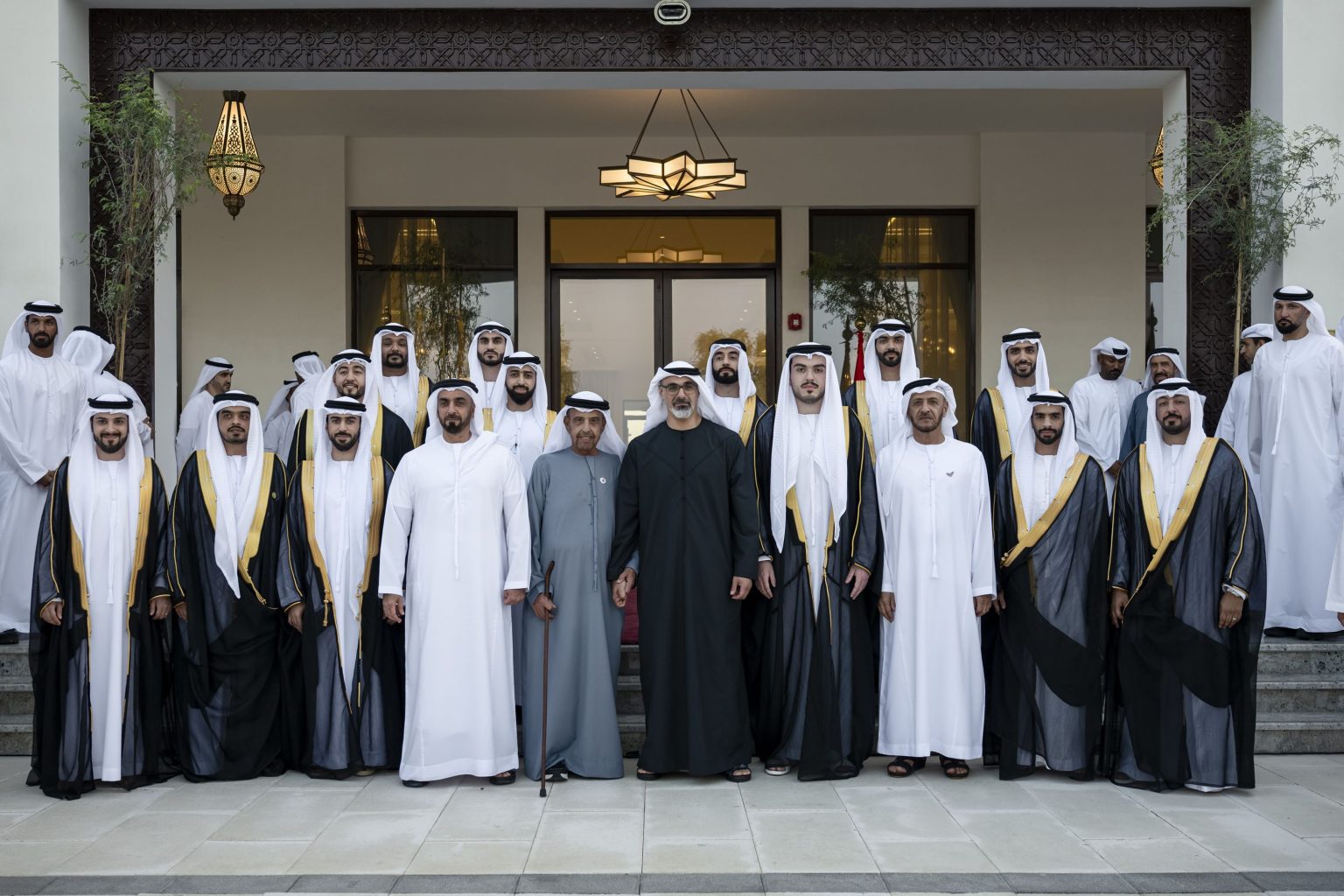 خالد بن محمد بن زايد وسيف بن زايد يشهدان العرس الجماعي لقبيلة الهواشم 1764609232 image