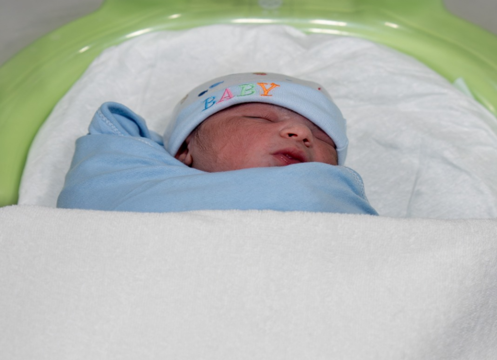 «مكة وعمر».. أول مواليد أبوظبي في عيد الاتحاد الـ 54 1764665228 image