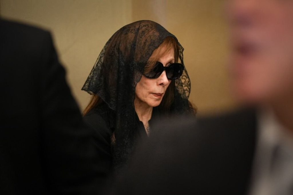 “ليس لديها أموال لشراء منزل”.. حقيقة إقامة فيروز في شقة من الإسكان بعد وفاة زياد الرحباني 1764684121 image