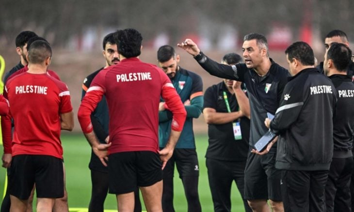 مدرب فلسطين: أمّي تعطيني نصائح تكتيكية وفنية لمباريات المنتخب من خيمتها في غزة 1765169223 image