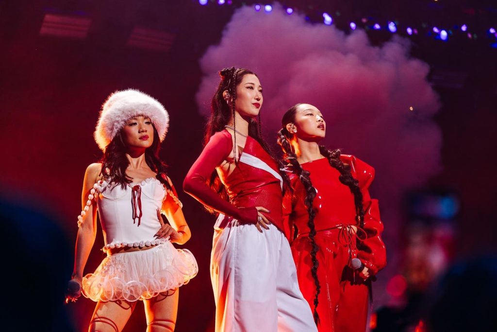 “KPop Demon Hunters” يقتلون حلبة Jingle Ball في iHeartRadio 1765244761 0x0