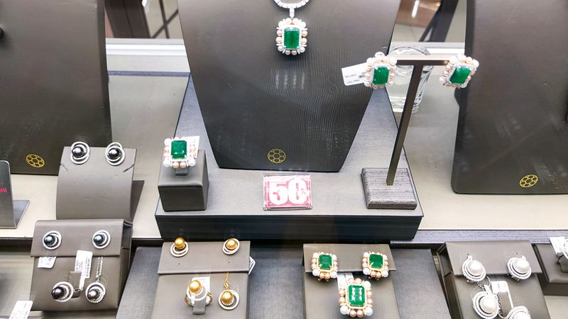 عروض موسّعة على مجوهرات الألماس.. ومستهلكون يطالبون بـ «شمول الذهب» 1765326239 image