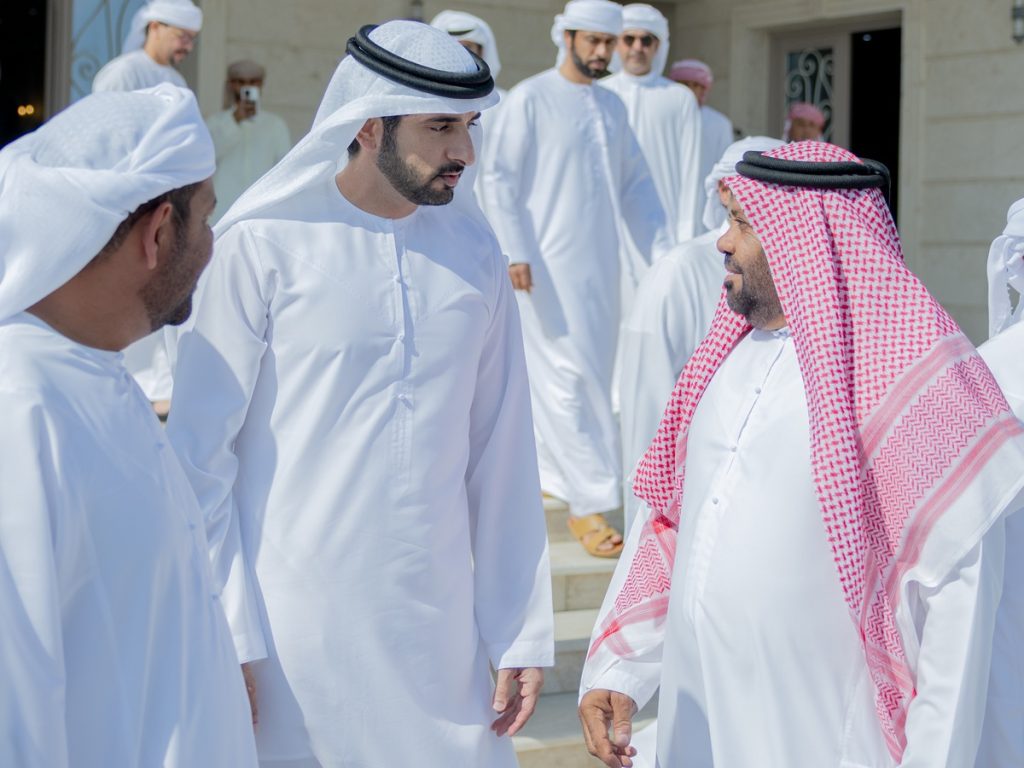 حمدان بن محمد يقدّم واجب العزاء في وفاة عتيق محمد زيتون المهيري 1765546896 image