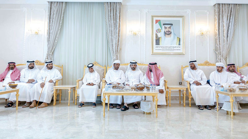 حمدان بن محمد يقدّم واجب العزاء في وفاة عتيق محمد المهيري 1765587650 image