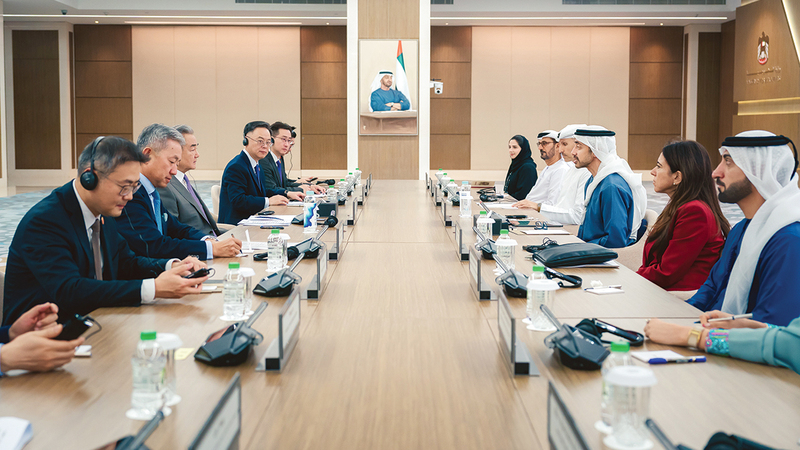 عبدالله بن زايد ووزير الخارجية الصيني يؤكدان على عمق الشراكة الاستراتيجية الشاملة بين البلدين 1765690262 image