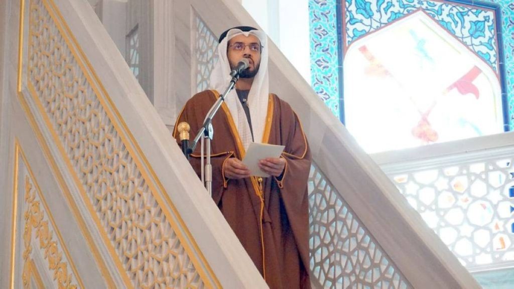 عمر الدرعي يوضح سبب تقديم موعد صلاة الجمعة إلى 12:45 ظهراً من 2 يناير المقبل 1765714852 image