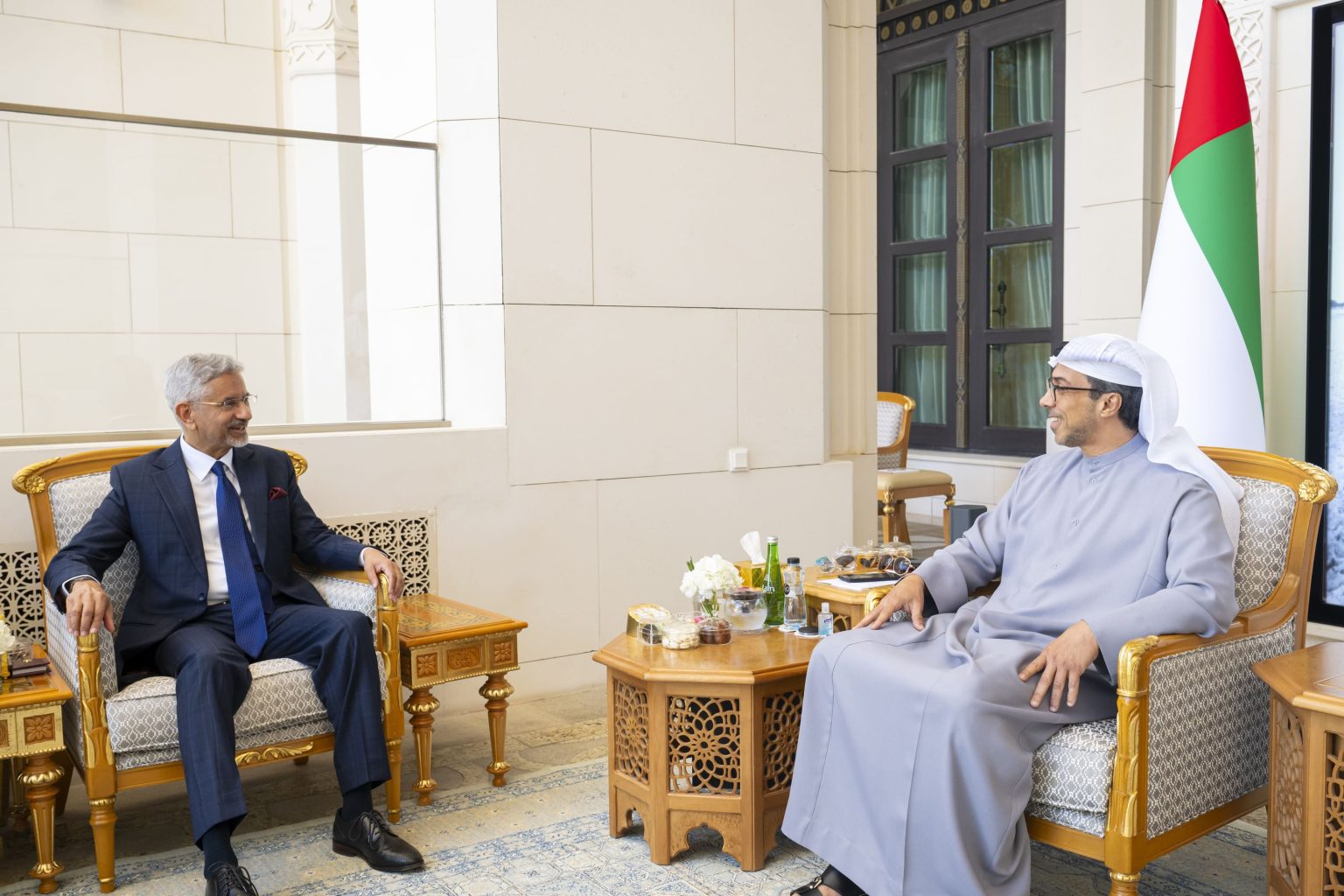 منصور بن زايد يبحث مع وزير الشؤون الخارجية الهندي تعزيز التعاون 1765810692 image