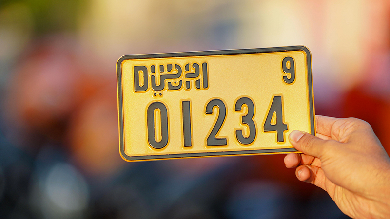 «طرق دبي» تعتمد لوحة أمامية إضافية لدراجات توصيل الطلبات 1765857680 image