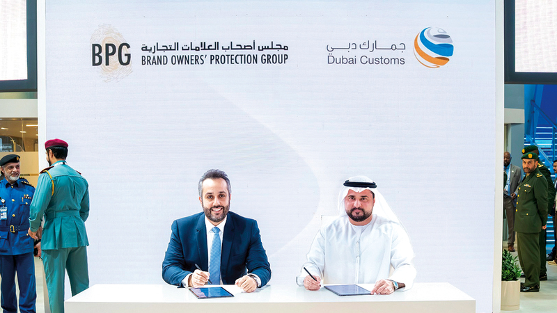 «جمارك دبي» تُعزّز حماية الملكية الفكرية ومكافحة البضائع المقلدة 1766021281 image