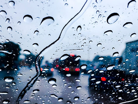 «طرق دبي»: 14 إجراءً مهماً للسلامة والحد من الحوادث أثناء القيادة في الأمطار 1766100005 image