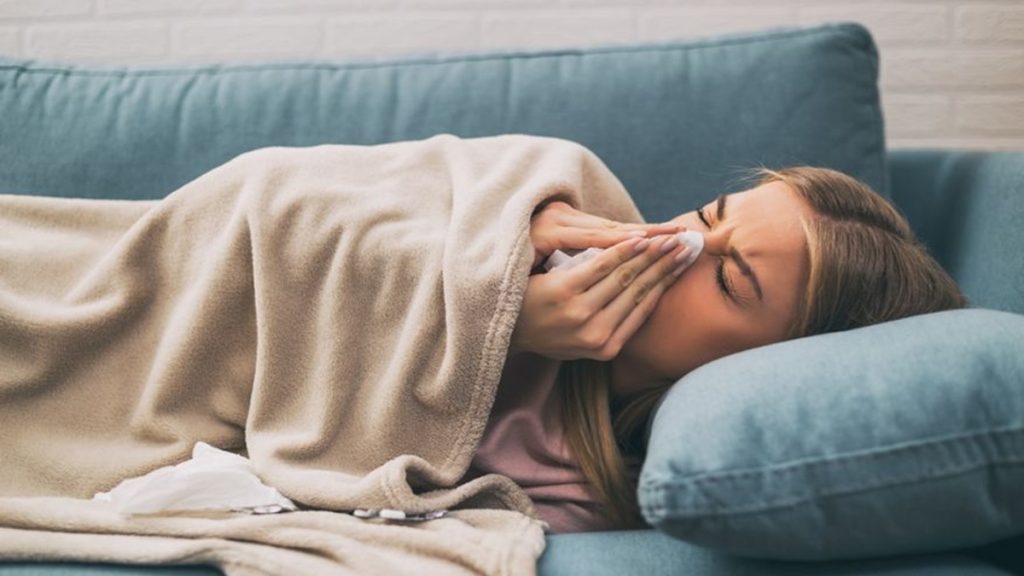 كيف تفرّق بين أعراض نزلة البرد والإنفلونزا؟.. كلمة السر في درجة الألم 1766505689 image
