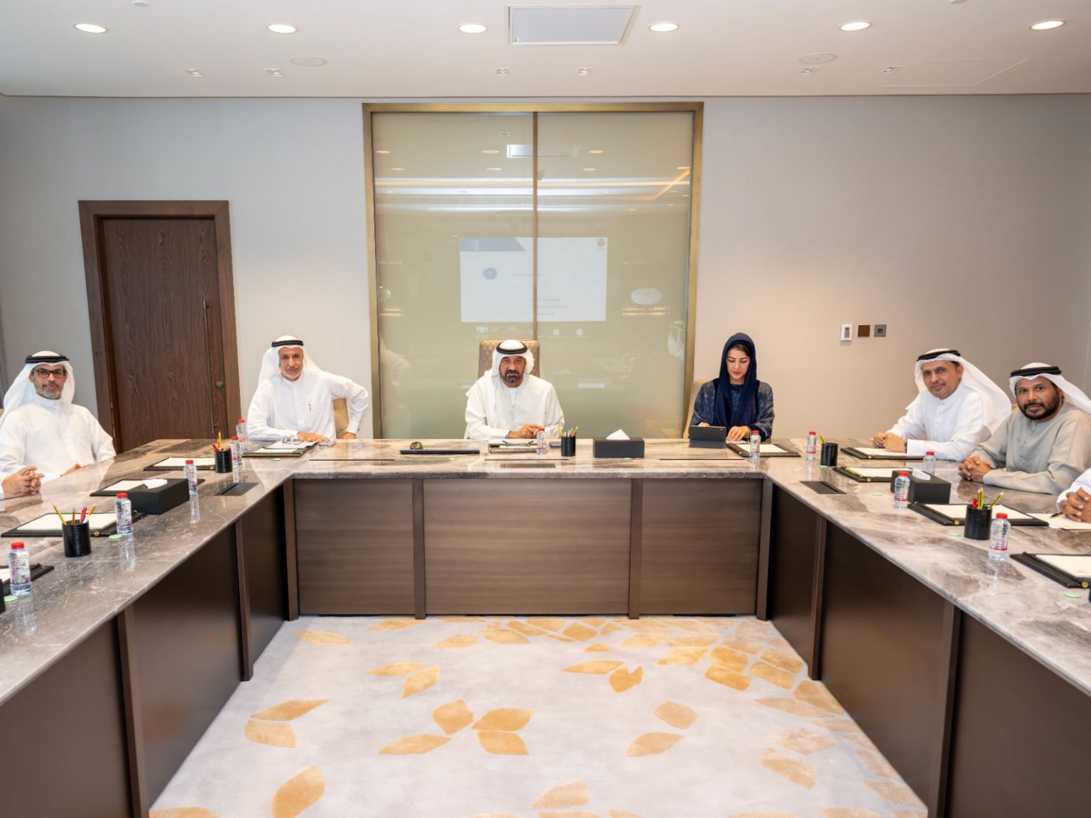 أحمد بن سعيد يترأّس الاجتماع الـ33 لمجلس المناطق الحرة بدبي 1766664752 image