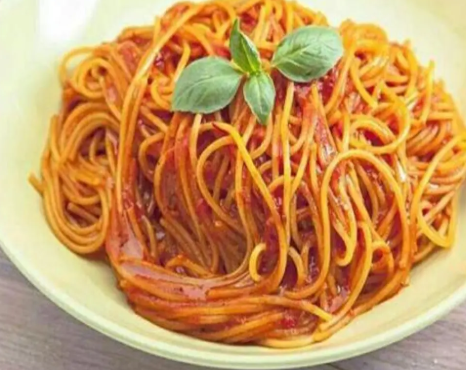 “معكرونة باللحمة” تُدخل 17 عاملاً مصرياً للمستشفى 1766985141 image