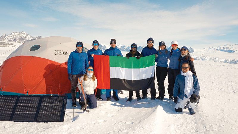 حسين خانصاحب: الهوية لا تتجمد.. والمناخ يختبر إنسانيتنا 1767067169 image