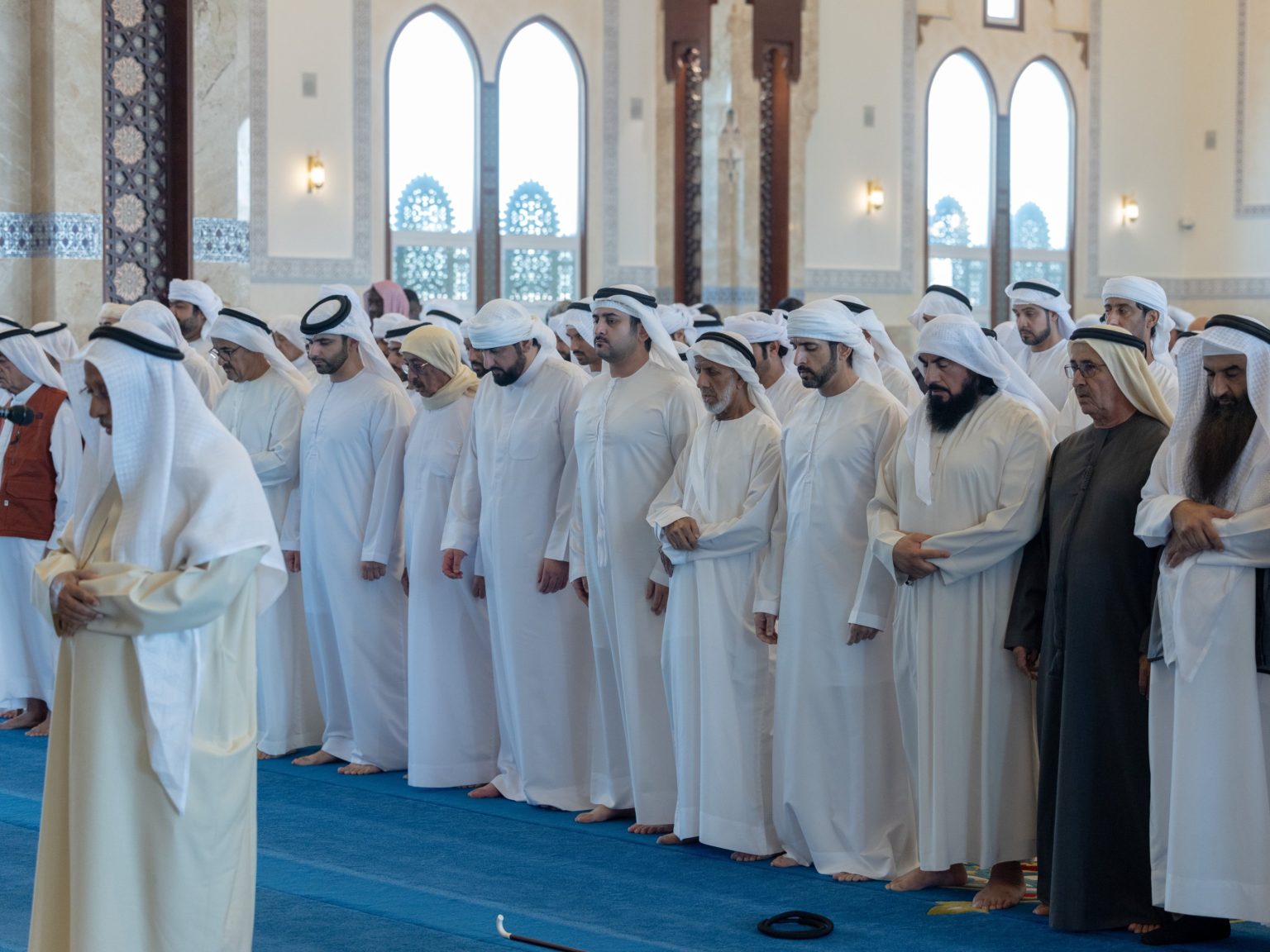 حمدان بن محمد يحضر تشييع جثمان محمد بن عبيد آل مكتوم 1767104422 image