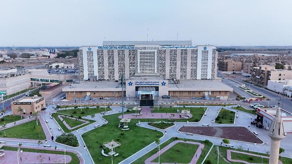 نجاح عملية استئصال ورم داخل محجر العين بأسلوب مبتكر وبتقنية فائقة الدقة 4k بمستشفى الملك فهد المركزي ajel2F2025 12 042Fd3xlvwzf2FD985D8B3D8AAD8B4D981D989