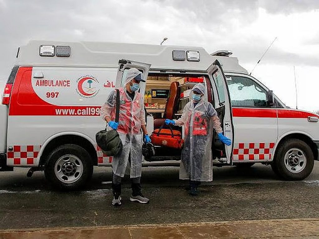 الهلال الأحمر بتبوك يرفع جاهزيته تأهّبًا للحالة المطرية المتوقعة ajel2F2025 12 062Fy8oh2phs2FD987D984D8A7D984.avif