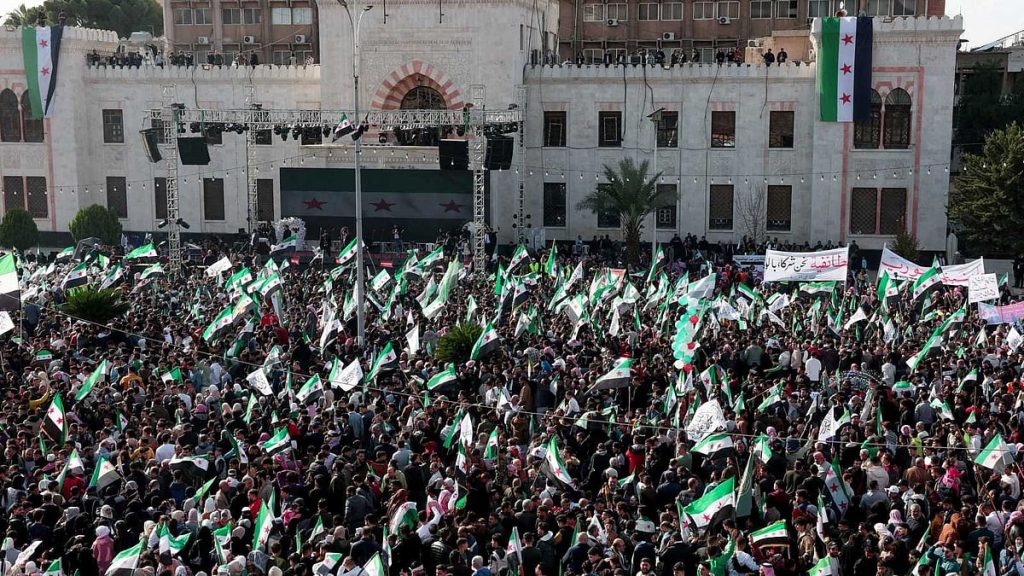 السوريون يحيون الذكرى الأولى لسقوط نظام الأسد وسط احتفالات واسعة وتحديات أمنية وسياسية ajel2F2025 12 082Fjddnhc992FD8B3D988D8B1D98AD8A7.jfif