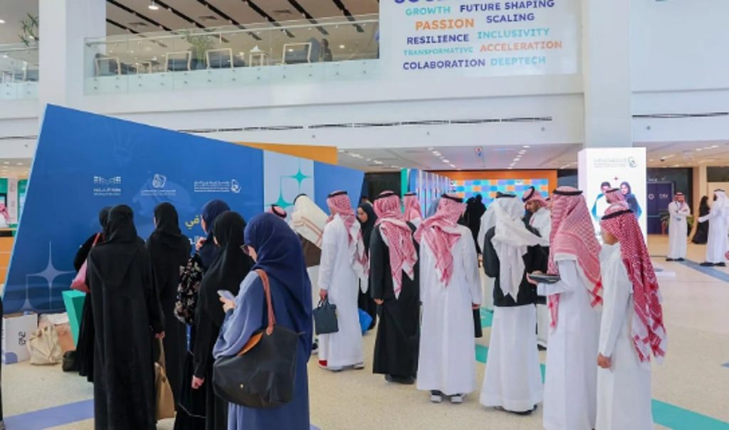 "موهبة" تطلق فعاليات المعارض المركزية للإبداع في 4 مناطق بمشاركة 500 مشروع ajel2F2025 12 092F8raok0862FCapture