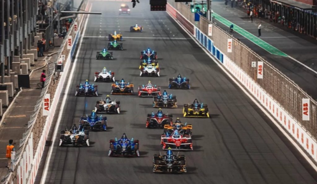 حلبة كورنيش جدة تستضيف سباق جدة "إي بري 2026" للسيارات الكهربائية فبراير القادم ajel2F2025 12 102Fr9mr1npj2FCapture