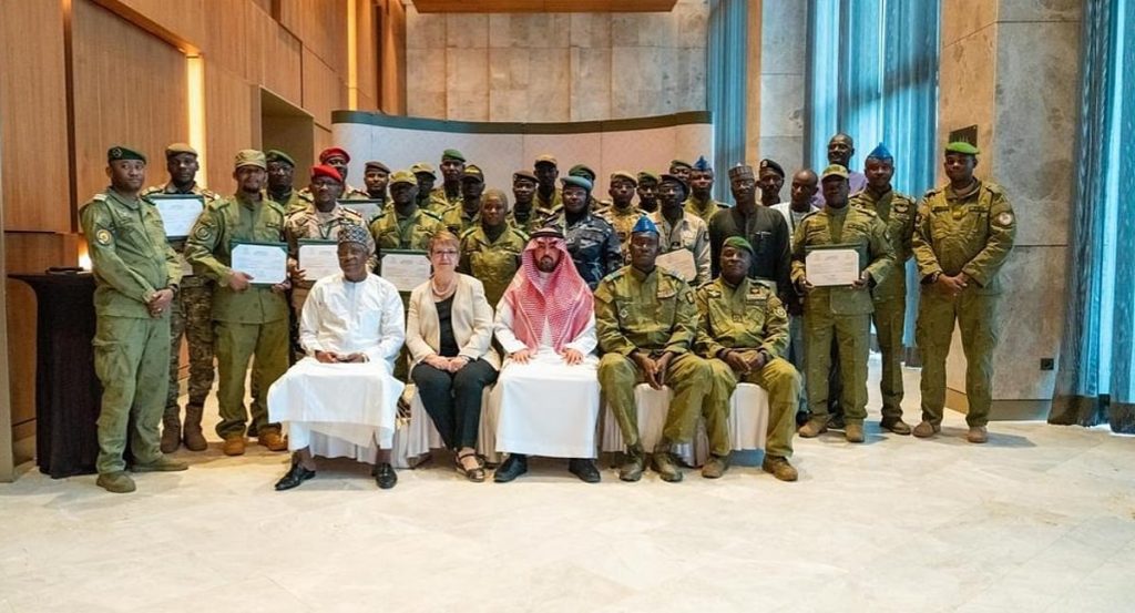 «التحالف الإسلامي» يختتم البرنامج المتقدم في محاربة تمويل الإرهاب وغسل الأموال بنيجيريا ajel2F2025 12 122F020kndz02FIMG20251212210743