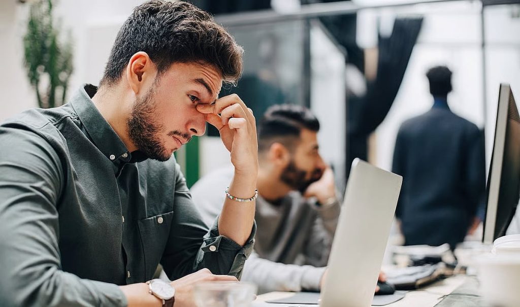 خبير يوضح سبب تفضيل جهات لتوظيف المبتعدين عن الارتباطات الاجتماعية ajel2F2025 12 152F2bldovtb2F10100101010101001.avif